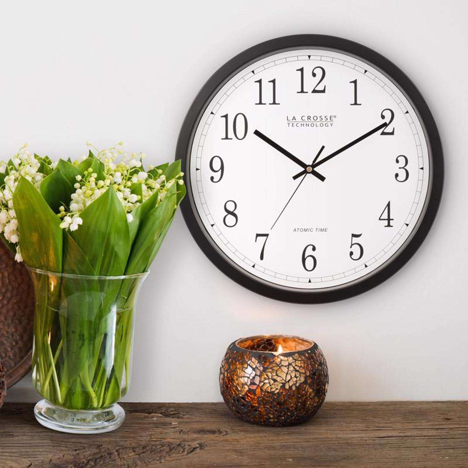  La Crosse Technology 14 In. L X 14 In. W Indoor Modern Analog Atomic Wall Clock Glass/Plastic Black
