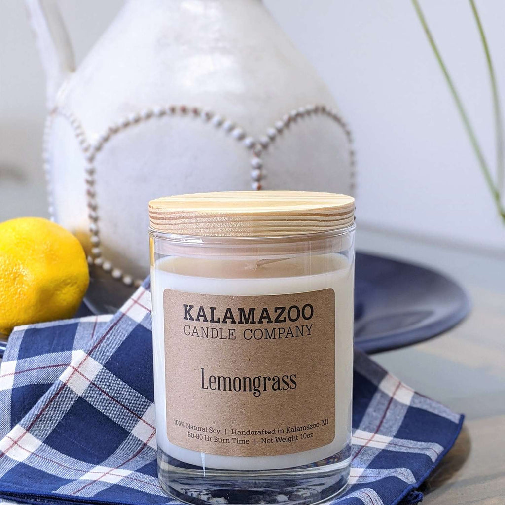  Kalamazoo Candle Company Clear Glass Jar With White Soy Wax, Wood Lid Lemongrass Scent Lemongrass, C