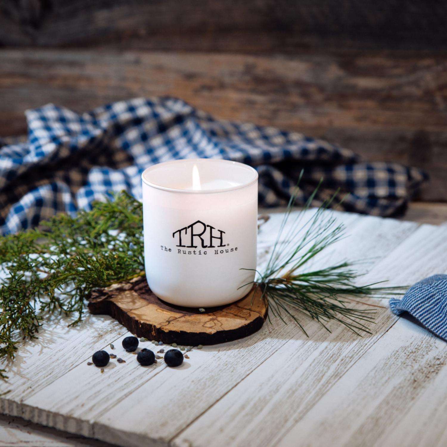  The Rustic House White Winter Juniper Scent Candle